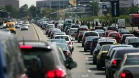 Guvernul taxează sărăcia: românii pedepsiți pentru că nu-și permit mașini noi