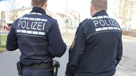 Un român a rănit, în Germania, un biciclist și trei polițiști și a încercat să sugrume câinele oamenilor legii