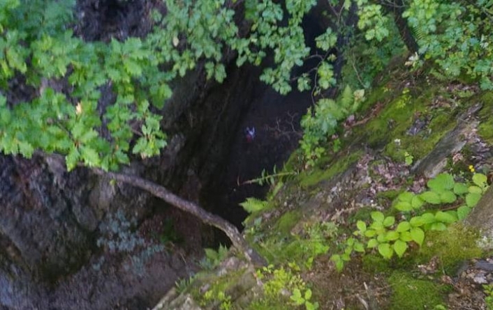 Operațiune dificilă pentru salvarea unui tânăr căzut într-o râpă (GALERIE FOTO)