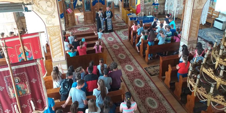 În Sârbii Fărcașei s-a desfășurat Școala de vară “Bucuria creșterii lângă Hristos și Maica Domnului” (GALERIE FOTO)