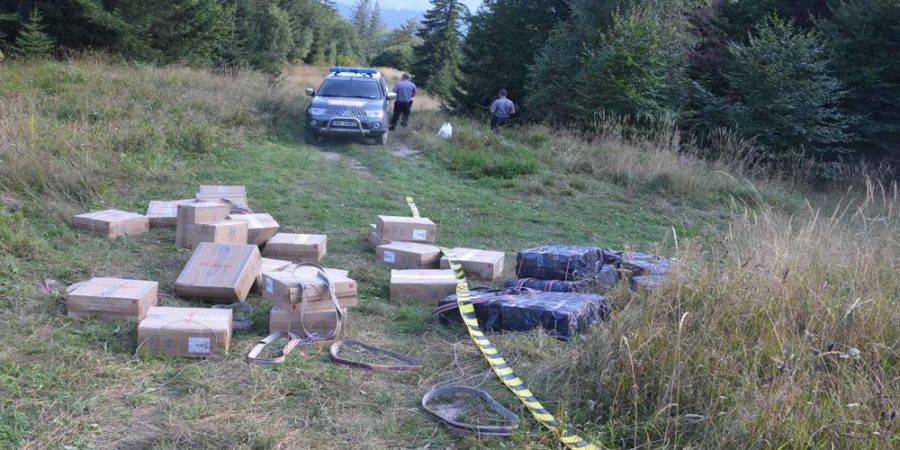 Altă zi, alte țigări de contrabandă, dar același scenariu