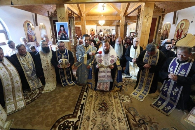 Slujba Paraclisului Maicii Domnului la Schitul „Sfântul Mare Mucenic Gheorghe” (GALERIE FOTO)
