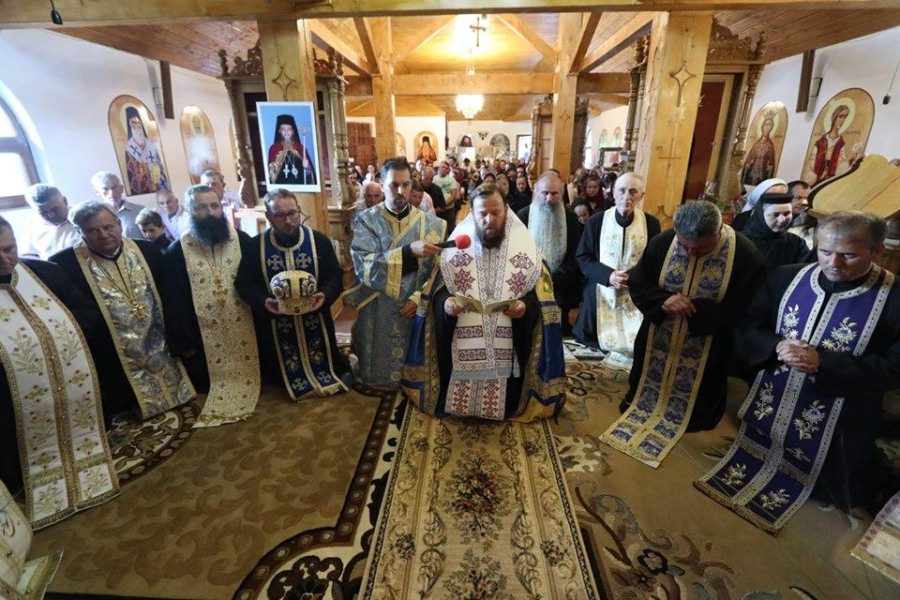 Slujba Paraclisului Maicii Domnului la Schitul „Sfântul Mare Mucenic Gheorghe” (GALERIE FOTO)