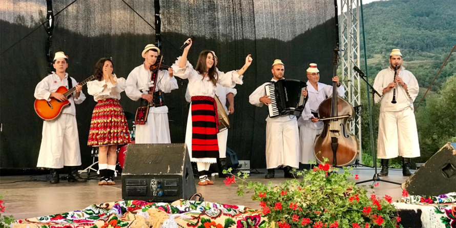 Voie bună la „Ziua Dacilor Liberi” și a comunei Oncești (GALERIE FOTO)