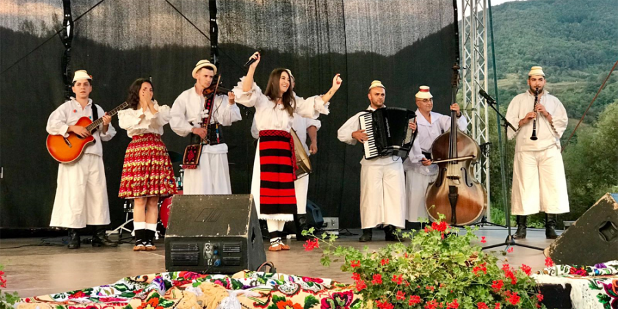 Voie bună la „Ziua Dacilor Liberi” și a comunei Oncești (GALERIE FOTO)