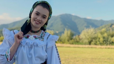 Cântăreața de muzică populară Ana-Maria Tomoiagă va preda la ”Gheorghe Șincai”