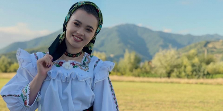 Cântăreața de muzică populară Ana-Maria Tomoiagă va preda la ”Gheorghe Șincai”
