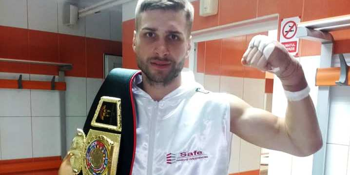 Kickboxerul Andrei Ostrovanu, de la Ayo Gyma Baia Mare, și-a adjudecat centura la 71 kg prin victorie cu KO în prima repriză (GALERIE FOTO)