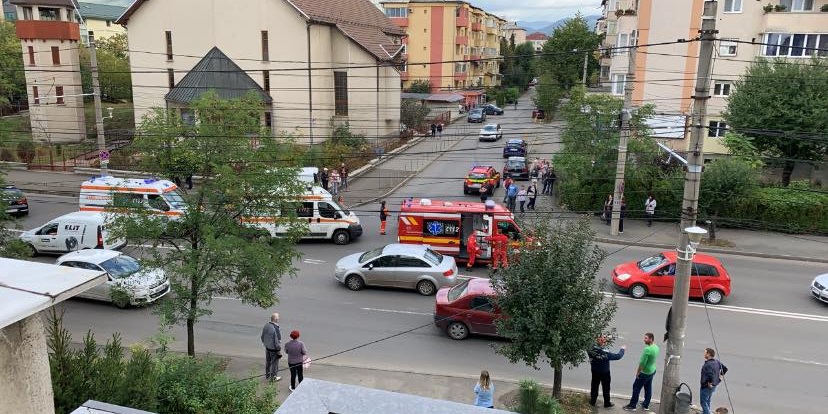 Trei copii răniți după tamponarea a două mașini