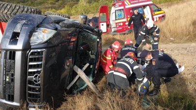 Rănit grav după ce s-a răsturnat cu mașina – adus cu elicopterul la spitalul băimărean