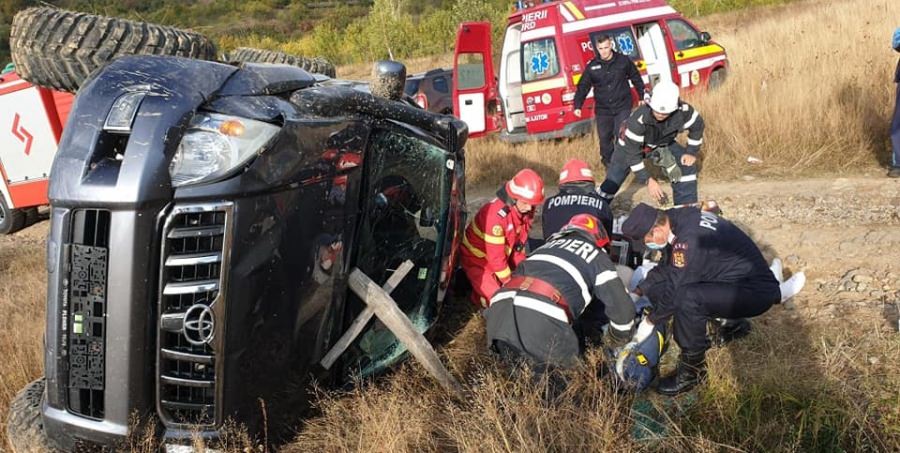 Rănit grav după ce s-a răsturnat cu mașina – adus cu elicopterul la spitalul băimărean