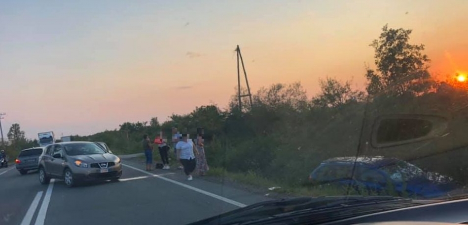 Accident în Satulung: o mașină a ajuns în șanț și niște oameni – la spital