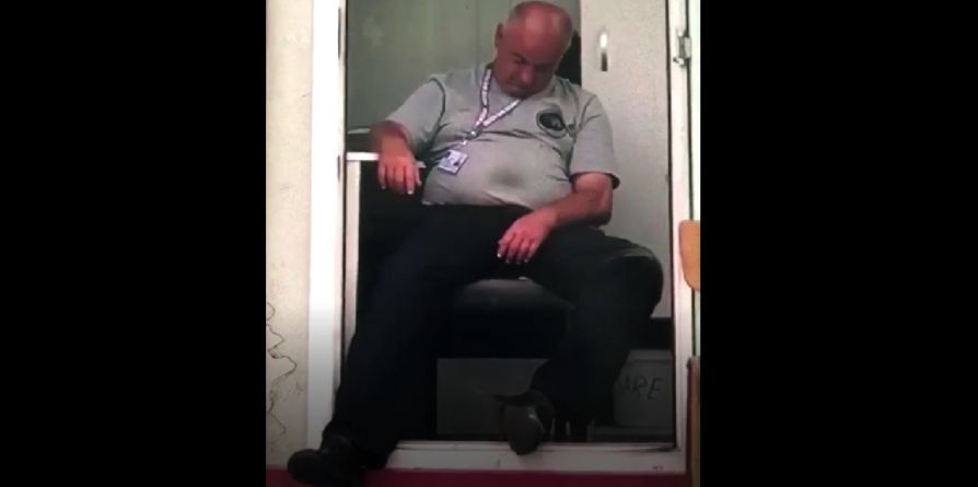 De ce ora de somn a unui agent de pază de la spital ne costă cu 30% mai mult