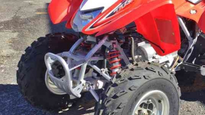 Beat, fără permis, a intrat în gard cu un ATV neînmatriculat