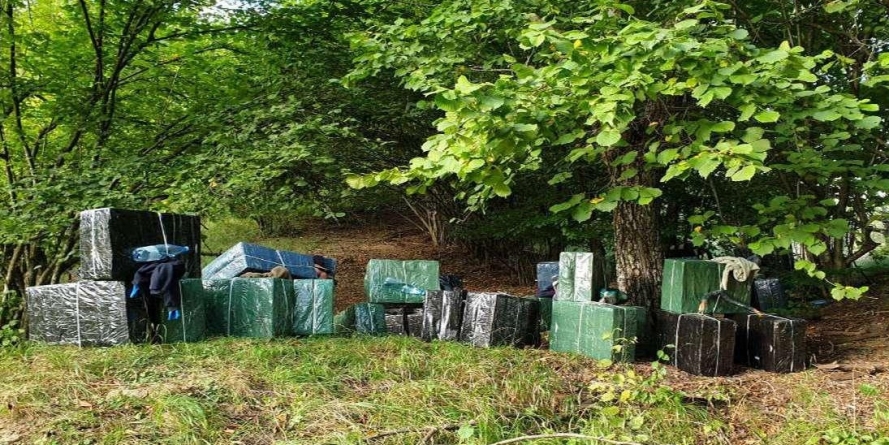 Marii contrabandiști scapă, micii contrabandiști lasă gaj mașina până plătesc amenda!