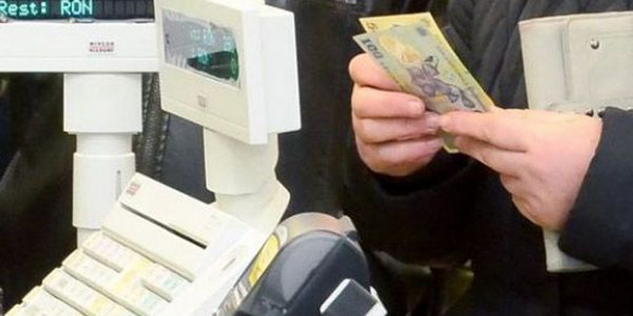 Reținută după ce a furat 1.150 de lei din casa de marcat a unui magazin