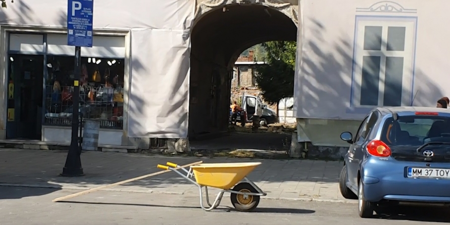 ”Niciodată toamna nu fu mai frumoasă…”