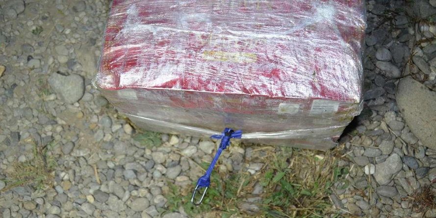 Contrabandă cu drona de la miezul nopții