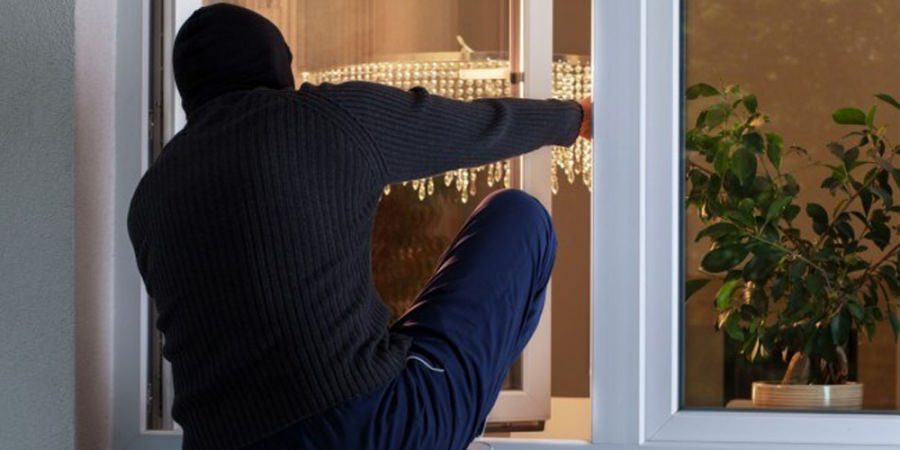 S-a împăcat cu cel care i-a intrat noaptea în casă și i-a furat telefonul