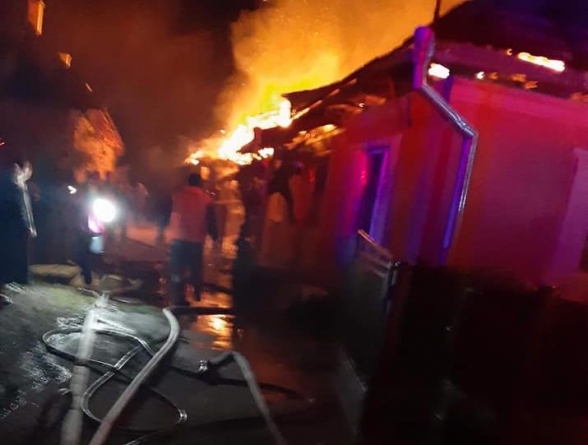 Casă cuprinsă de flăcări în Dămăcușeni