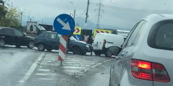 În sens giratoriu, tamponare fără sens