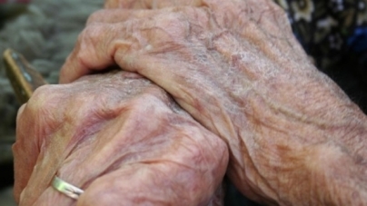 Alertă maximă în Maramureș: O femeie în vârstă de 77 de ani din Poienile de sub Munte a fost atacată în propria locuință. Un necunoscut a încercat să o violeze