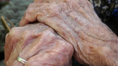 Alertă maximă în Maramureș: O femeie în vârstă de 77 de ani din Poienile de sub Munte a fost atacată în propria locuință. Un necunoscut a încercat să o violeze