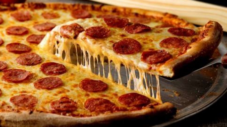 Concurs de mâncat pizza