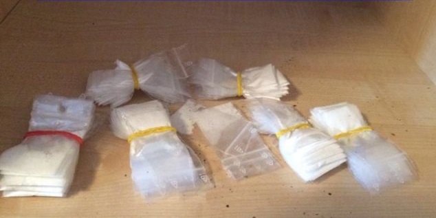 Au fost arestate patru persoane care vindeau produse psihoactive în Baia Mare