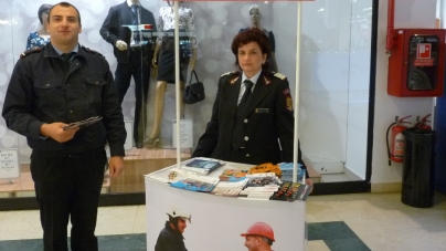 Patru echipe de pompieri intervin la supermarket-urile din Baia Mare