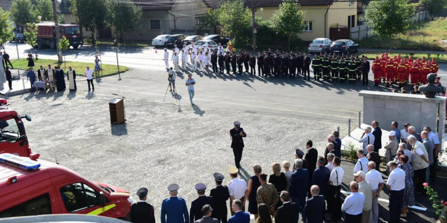 La mulți ani, dragi pompieri!