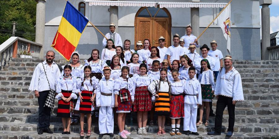 Șezătoare ca pe vremea bunicilor în tabăra creștină din parohia Vișeu de Sus Țipțerai (GALERIE FOTO)