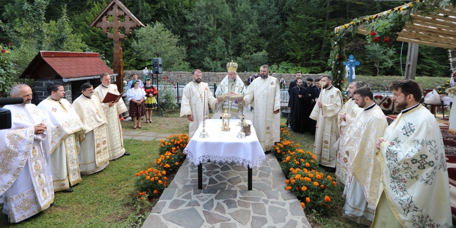 La târnosire, biserica din Blidari a primit și un al doilea hram (GALERIE FOTO)