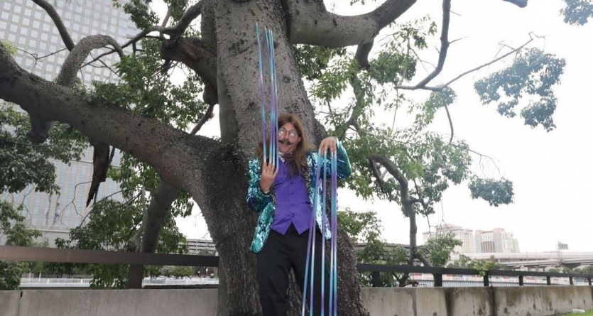 S-au creat cele mai lungi extensii pentru unghii. Au peste un metru