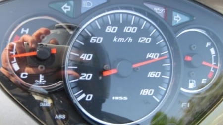 Circula cu 142 km/h și 0,44 mg/l alcool pur în aerul expirat