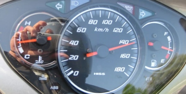 Circula cu 142 km/h și 0,44 mg/l alcool pur în aerul expirat
