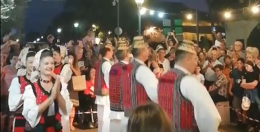 Cum a ajuns în stradă Ansamblul Național Folcloric ”Transilvania” prin cele străinătățuri