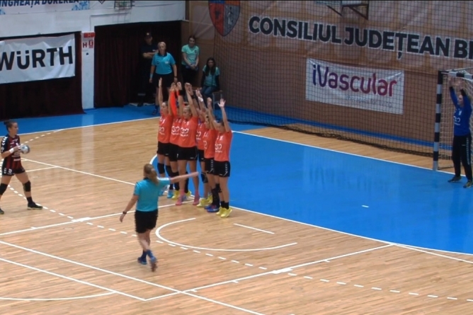 Minaur ajunge pe podium și cu echipa feminină