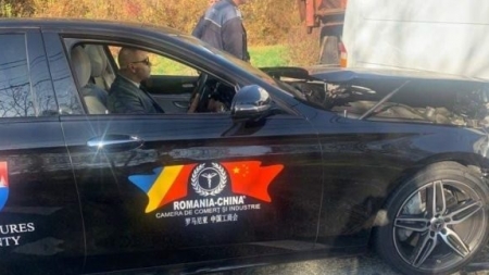 Două mașini din coloana oficială a ambasadoarei Chinei în România au fost acroșate în Valea Chioarului