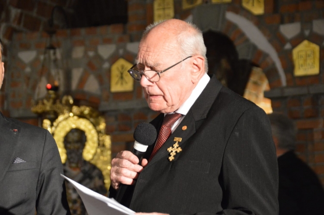 Academicianul Emil Burzo a primit distincția ”Cetățean de onoare al județului Maramureș”