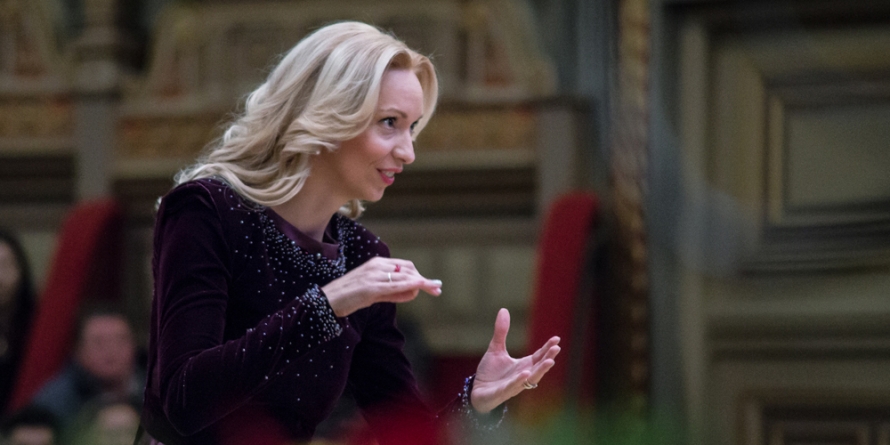 Anna Ungureanu – dirijorul Corului „Madrigal” – susține un workshop în Baia Mare