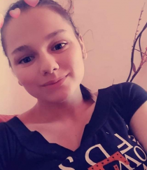 Iertați-mă, dar n-ați văzut cumva o fată?