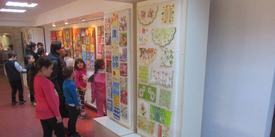 „De prin lume adunate” – expoziție de șervețele la Biblioteca Județeană