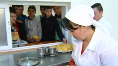 Produse expirate vândute în chioșcurile din școli