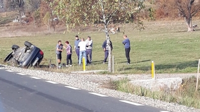 Mașină răsturnată în Copalnic. Iar acostamentul DN 18 B?