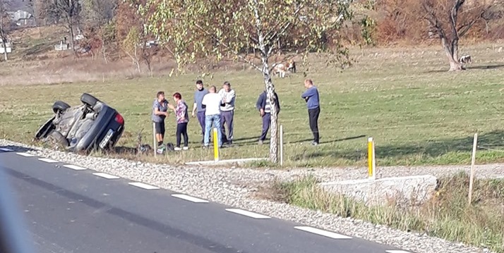 Mașină răsturnată în Copalnic. Iar acostamentul DN 18 B?