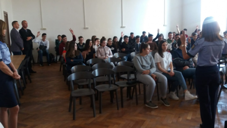 Sfaturi pentru a nu ajunge de la bal (al bobocilor) la spital