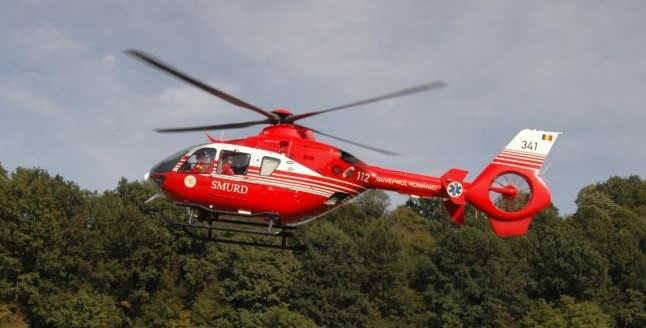 Intervenție dificilă în zona înaltă a comunei Strâmtura: Bărbat transportat cu elicopterul la spital după ce a fost rănit într-un accident de ATV (VIDEO ȘI GALERIE FOTO)