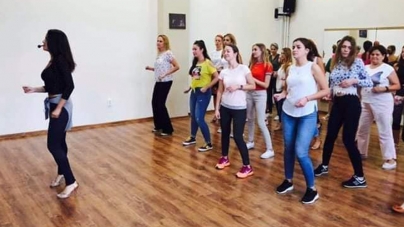 Băimărencele sunt așteptate la un workshop de salsa