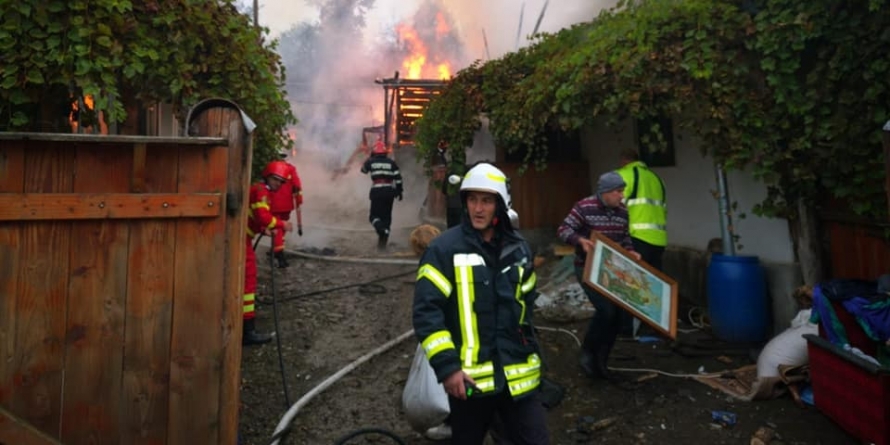 Incendiu la o casă din Coștiui